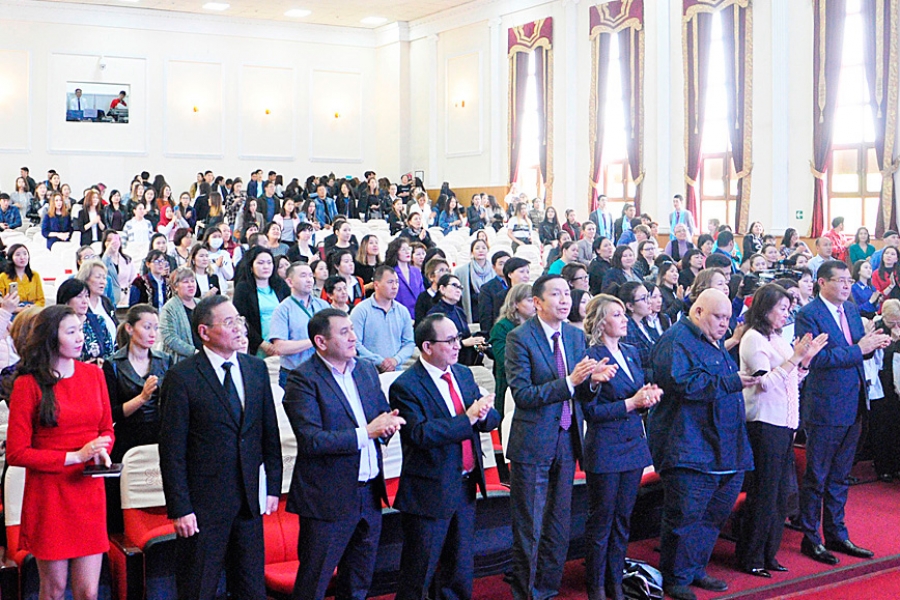 В Алматы прошел ІІI Форум выпускников АТУ